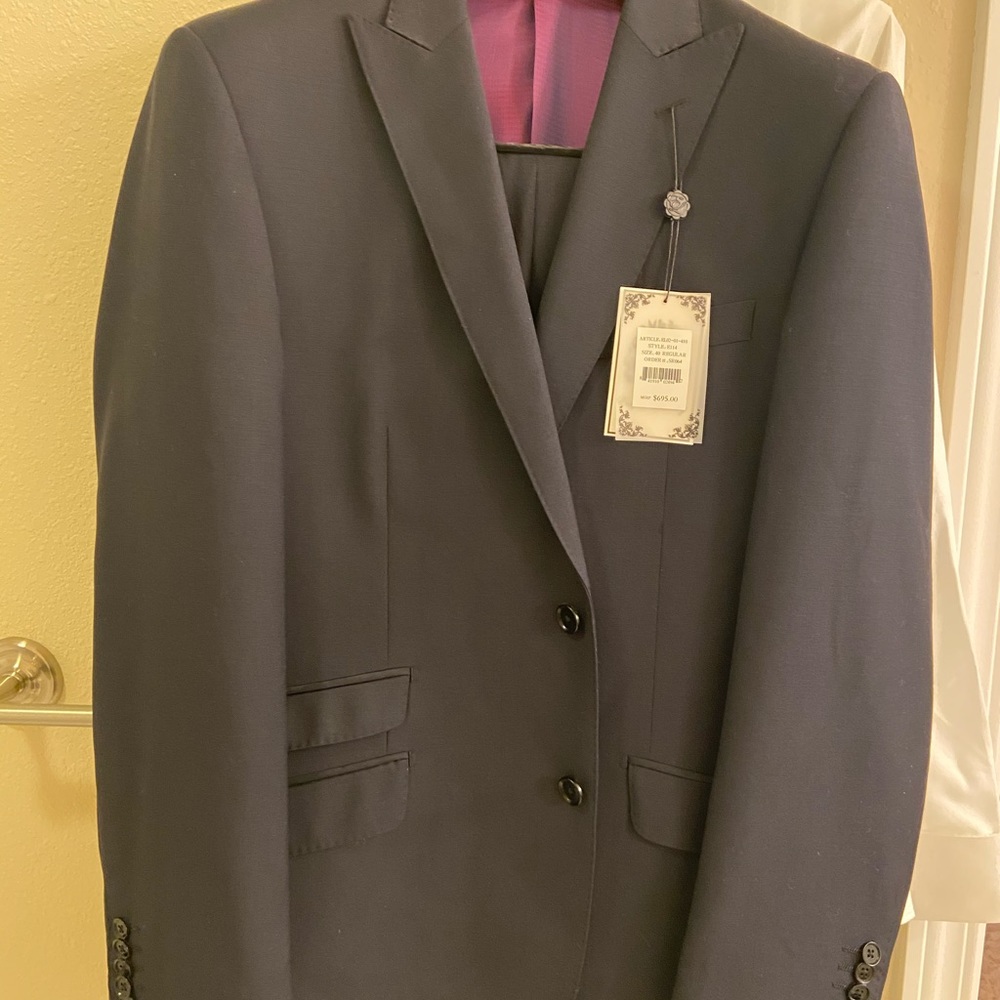 Men's English Laundry suit. NWT